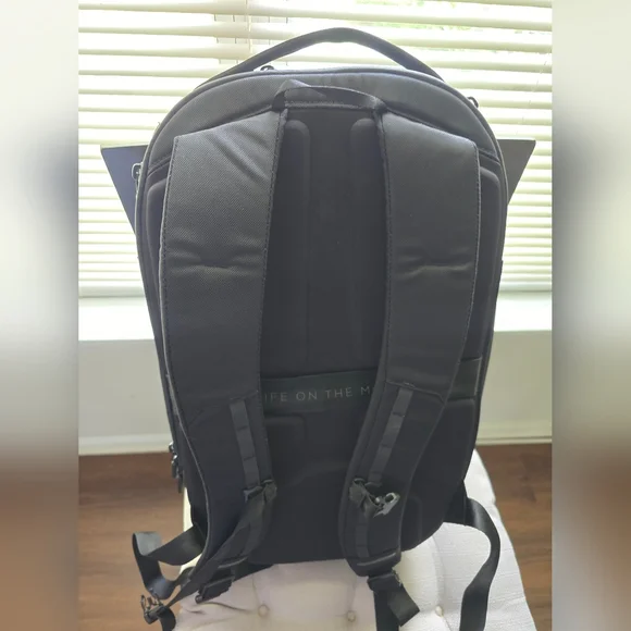 Nomatic Black Backpack - Picture 8 of 10